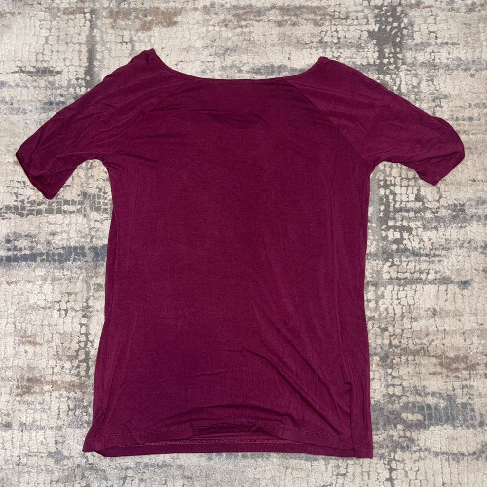 lightly worn top - Picture 2 of 3